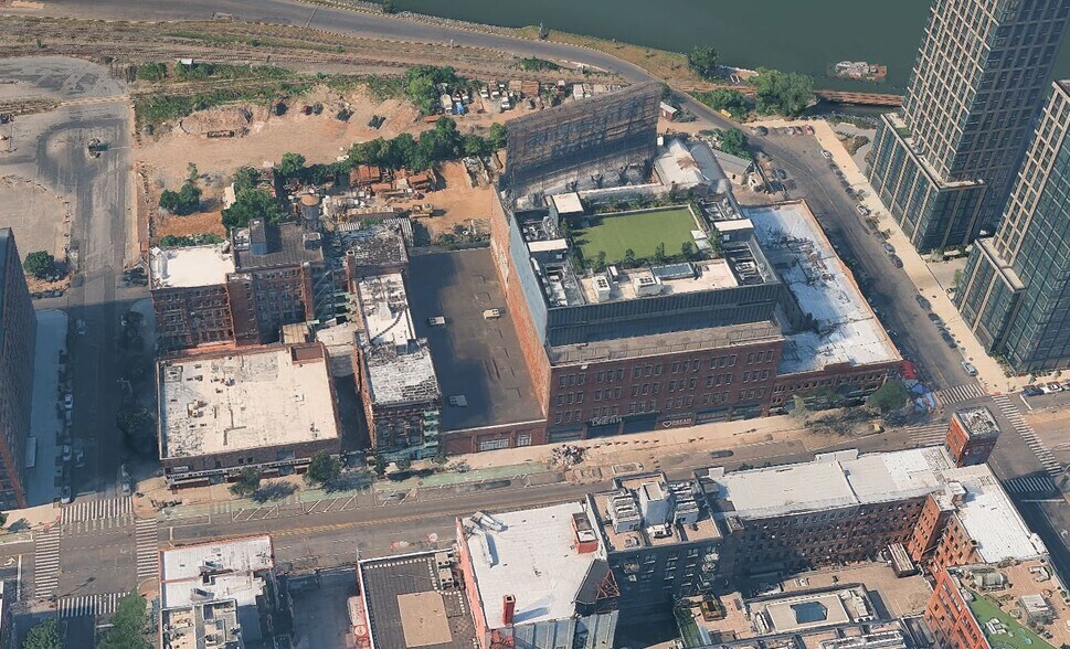 More Photos Of 24 Bruckner Blvd, Bronx General Retail For Sale