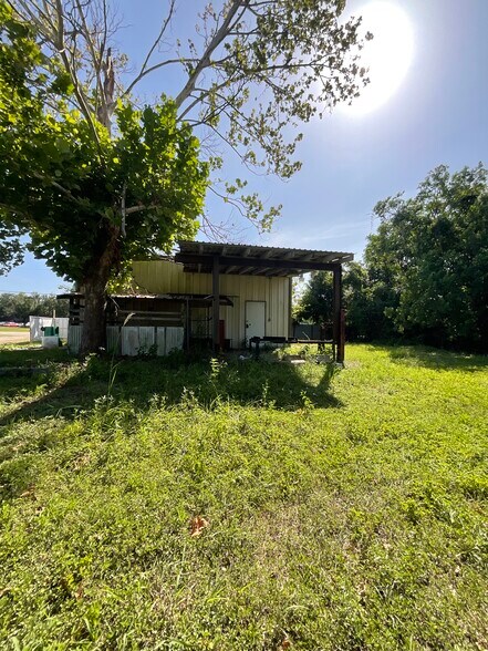 More Photos Of 609 Oak St, La Marque Warehouse For Sale