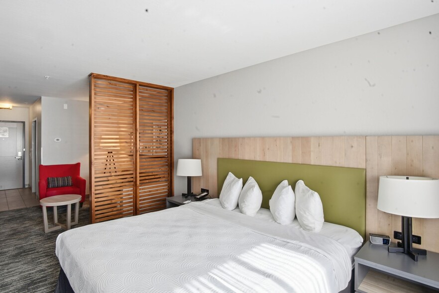 More Photos Of 224 S Mikes Pike, Flagstaff Hotel For Sale