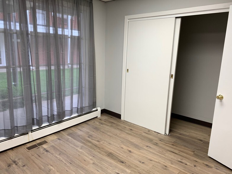 More Photos Of 5508 S Brainard Ave, Countryside Apartments For Lease