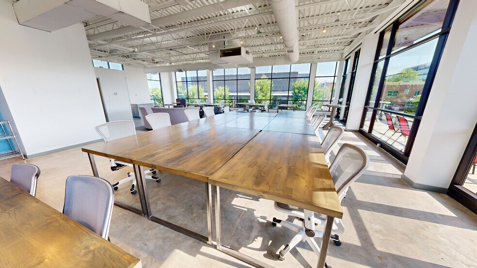 More Photos Of 402 SW A St, Bentonville Bank For Lease