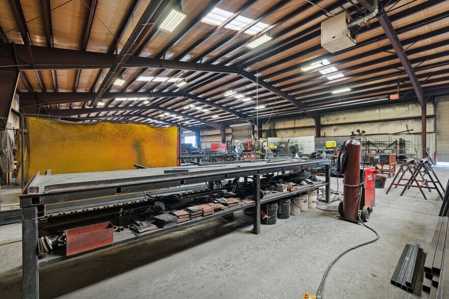 More Photos Of 2627 SW 22nd St, Oklahoma City Warehouse For Sale