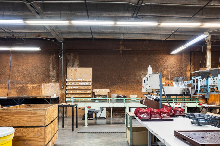 More Photos Of 11 NE 11th St, Oklahoma City Warehouse For Sale