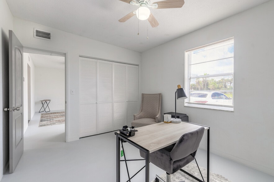 More Photos Of 133 Bridgeport Rd, Daytona Beach Shores Office For Sale