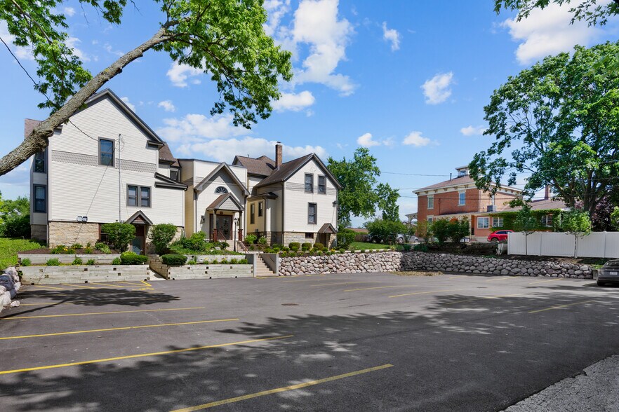 More Photos Of 121 N Washington St, Naperville Medical For Lease