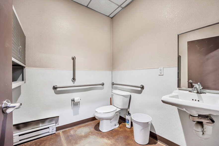 More Photos Of 7315 McClain Pt, Colorado Springs Warehouse For Lease