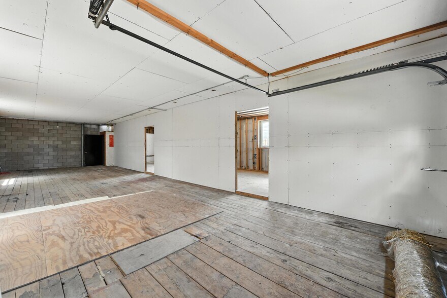 More Photos Of 2324 Vermillion St, Hastings Freestanding For Sale