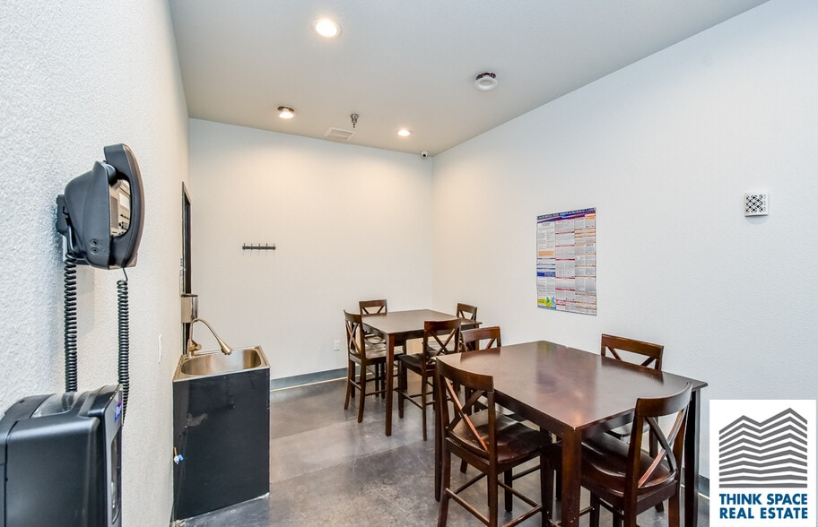 More Photos Of 9419 Mason Ave, Chatsworth Manufacturing For Lease