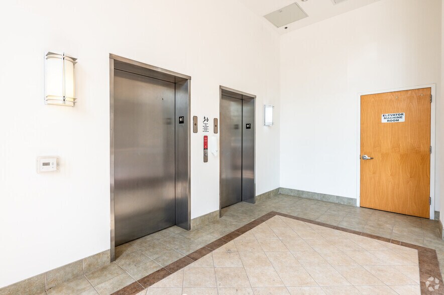 More Photos Of 1581-1593 Main St, Warrington Unknown For Lease