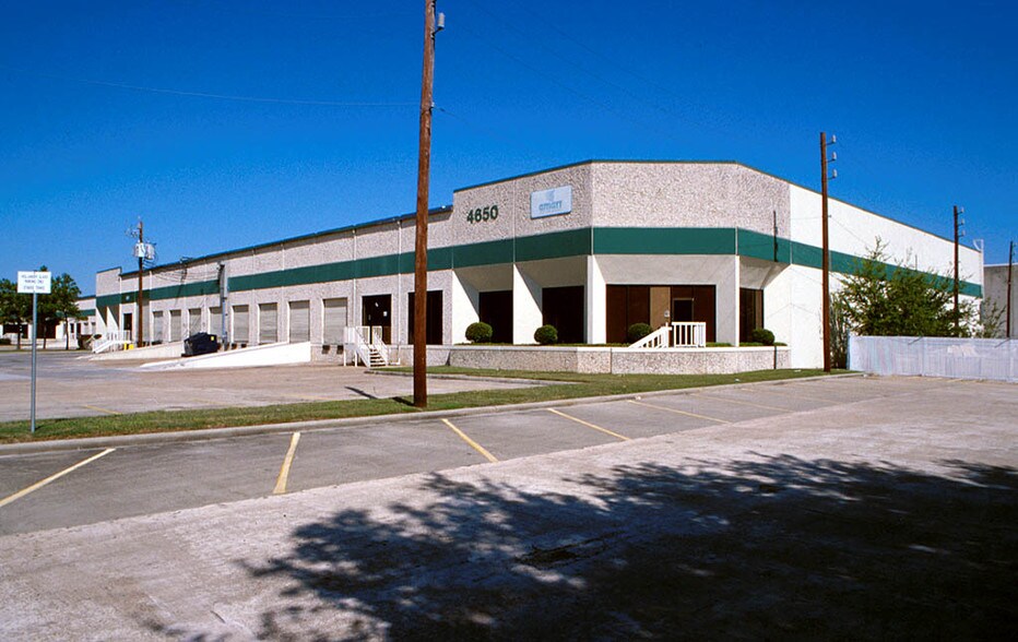 More Photos Of 4650 S Pinemont Dr, Houston Warehouse For Lease