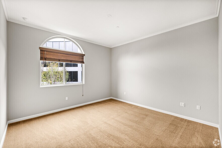 More Photos Of 16110 Ventura Blvd, Encino Apartments For Lease