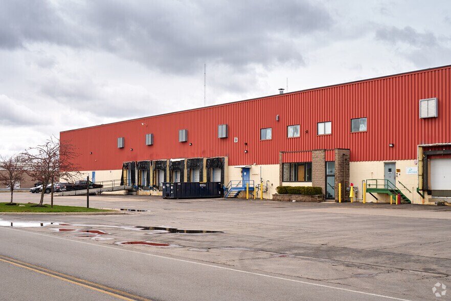 More Photos Of 80 Commerce Dr, Rochester Warehouse For Lease