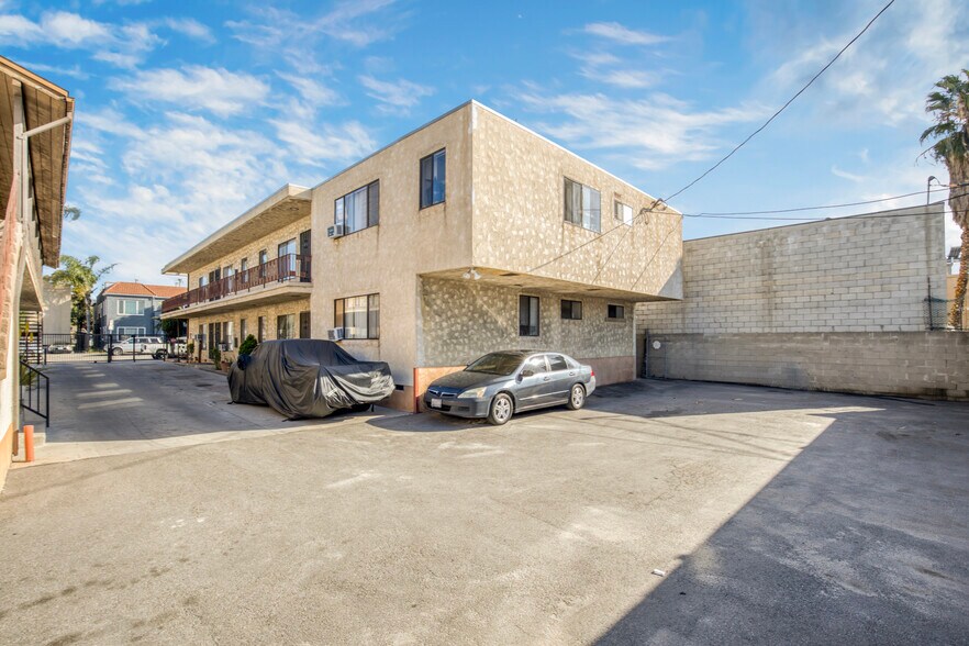 More Photos Of 5516 Virginia Ave, Los Angeles Multifamily For Sale