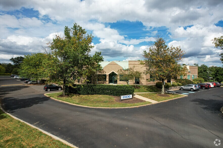 More Photos Of 800-880 Town Center Dr, Langhorne Unknown For Lease