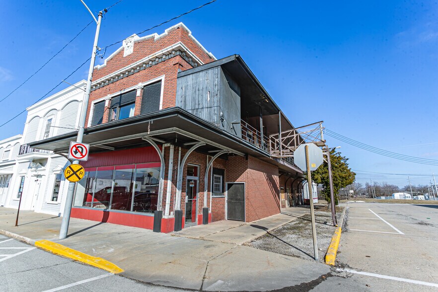 More Photos Of 200 E Main St, Hoopeston Hotel For Sale