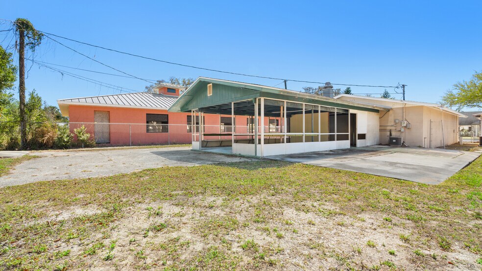 More Photos Of 648 S Commerce Ave, Sebring Freestanding For Sale