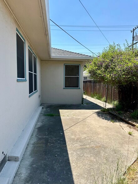 More Photos Of 2062 Washington Ave, San Leandro Apartments For Sale