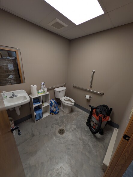 More Photos Of 4236 London Rd, Eau Claire Flex For Lease