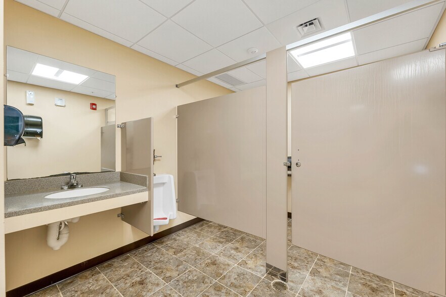 More Photos Of 81 Whittier Hwy, Moultonborough Office For Sale