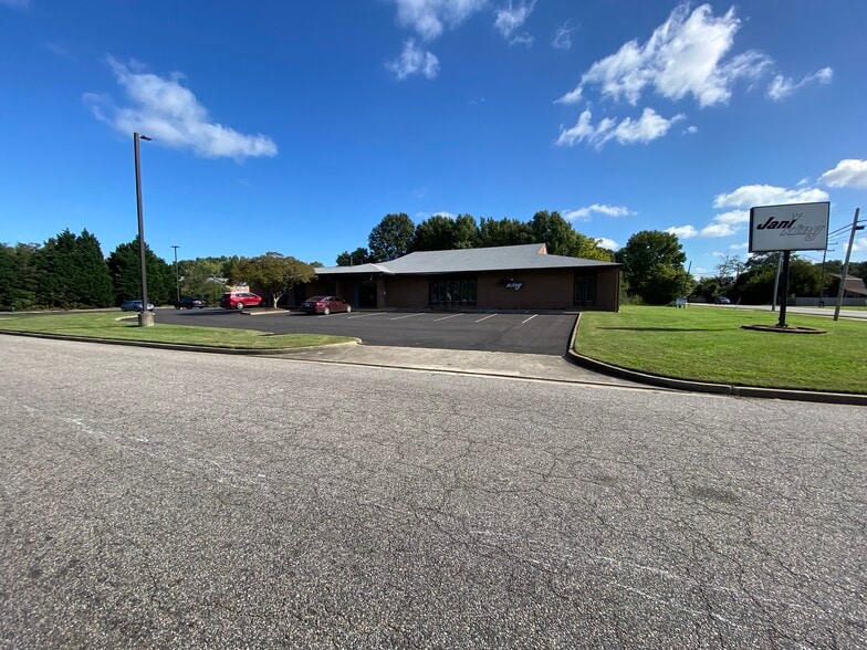 More Photos Of 3290 Airline Blvd, Portsmouth Flex For Sale