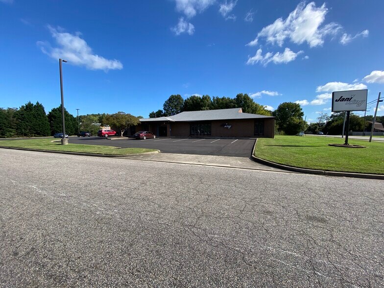 More Photos Of 3290 Airline Blvd, Portsmouth Research And Development For Sale