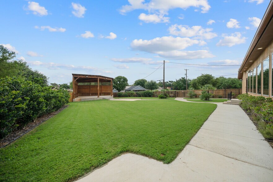 More Photos Of 19588 K St, Somerset Restaurant For Sale