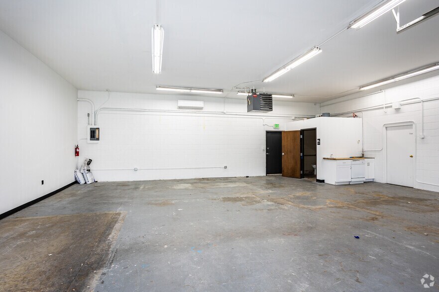 More Photos Of 776 W Baseline Rd, Lafayette Warehouse For Lease