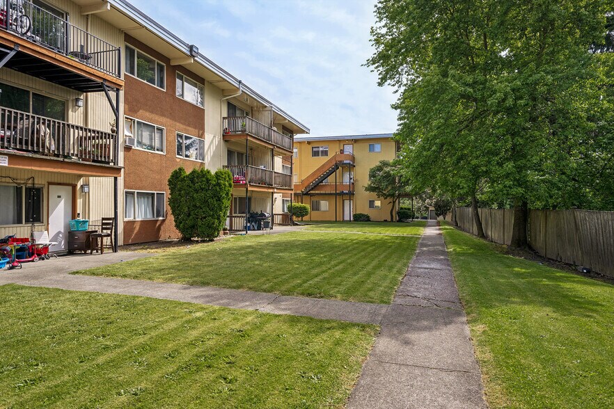 More Photos Of 1208-1316 S 27th St, Tacoma Apartments For Sale
