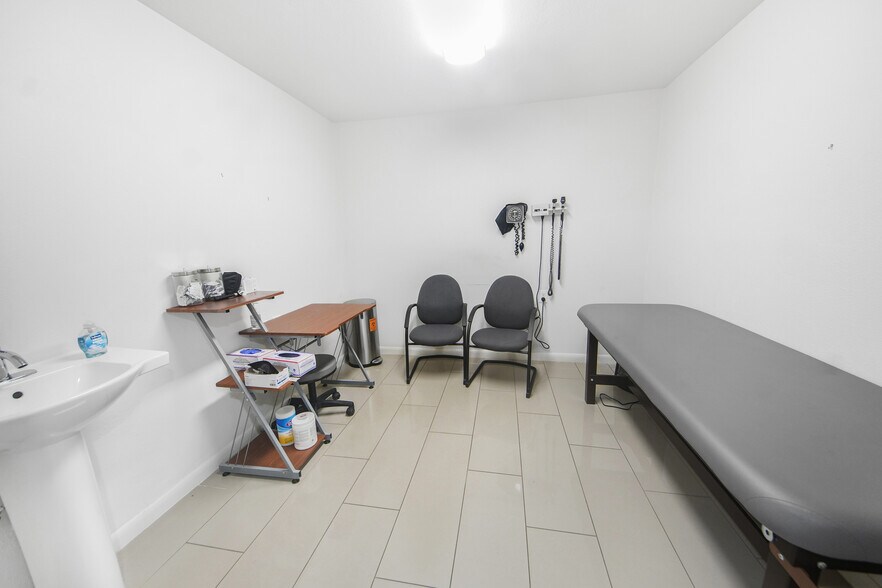 More Photos Of 7030 Bretshire Dr, Houston Medical For Sale