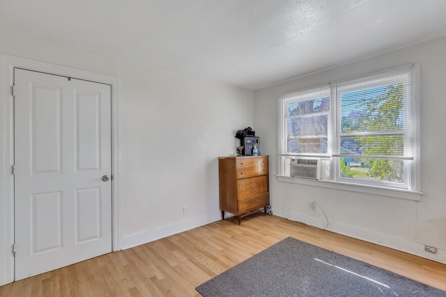 More Photos Of 2203 Skidaway Rd, Savannah Freestanding For Sale