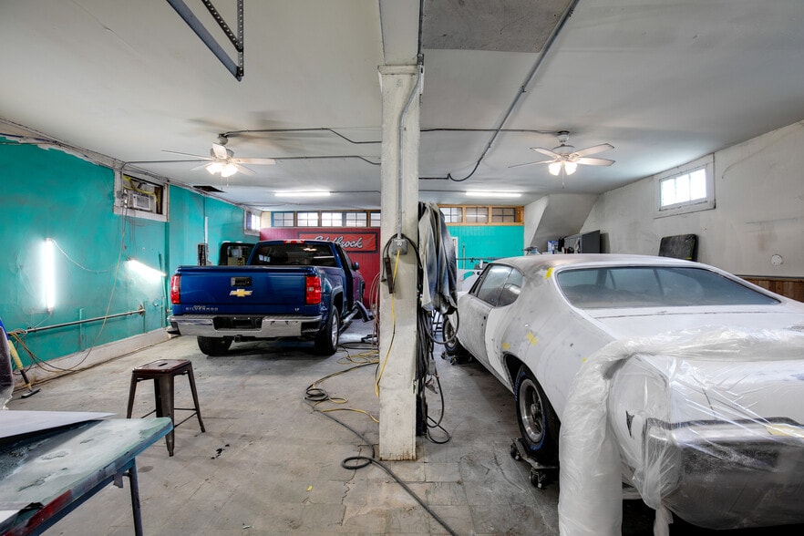 More Photos Of 705 Richmond Hwy, Richmond Showroom For Sale