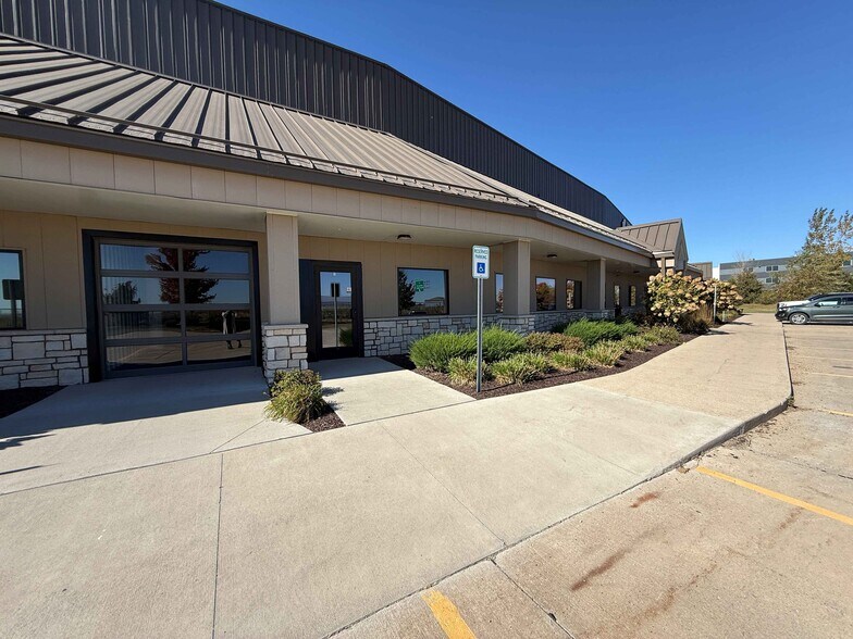 Primary Photo Of 2810 Stoner Ct, North Liberty Warehouse For Lease