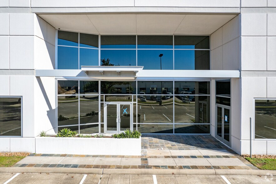 More Photos Of 8801-8872 Fallbrook Dr, Houston Unknown For Lease