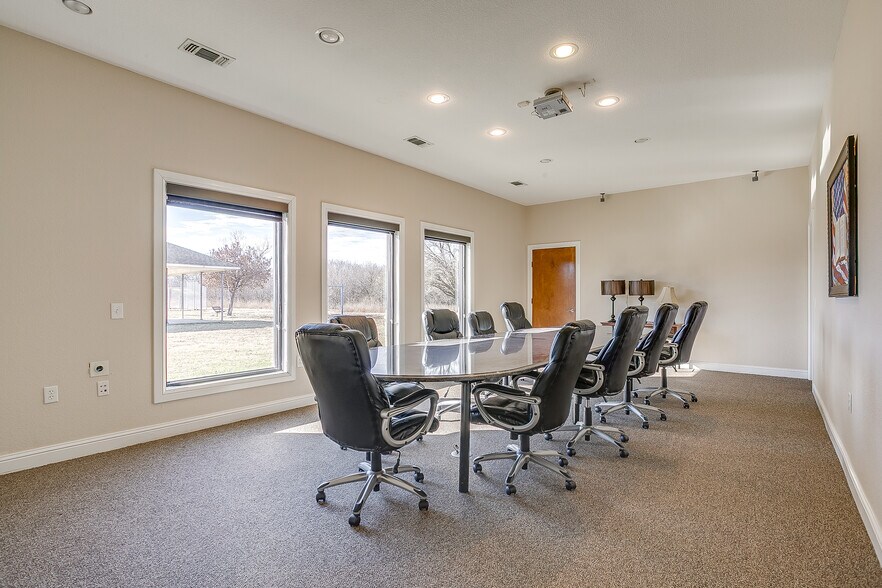 More Photos Of 4255 W Risinger Rd, Fort Worth Office For Lease