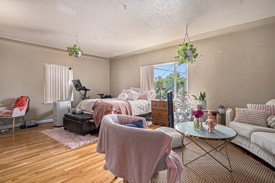 More Photos Of 5218-5220 W 25th Ave, Edgewater Apartments For Sale