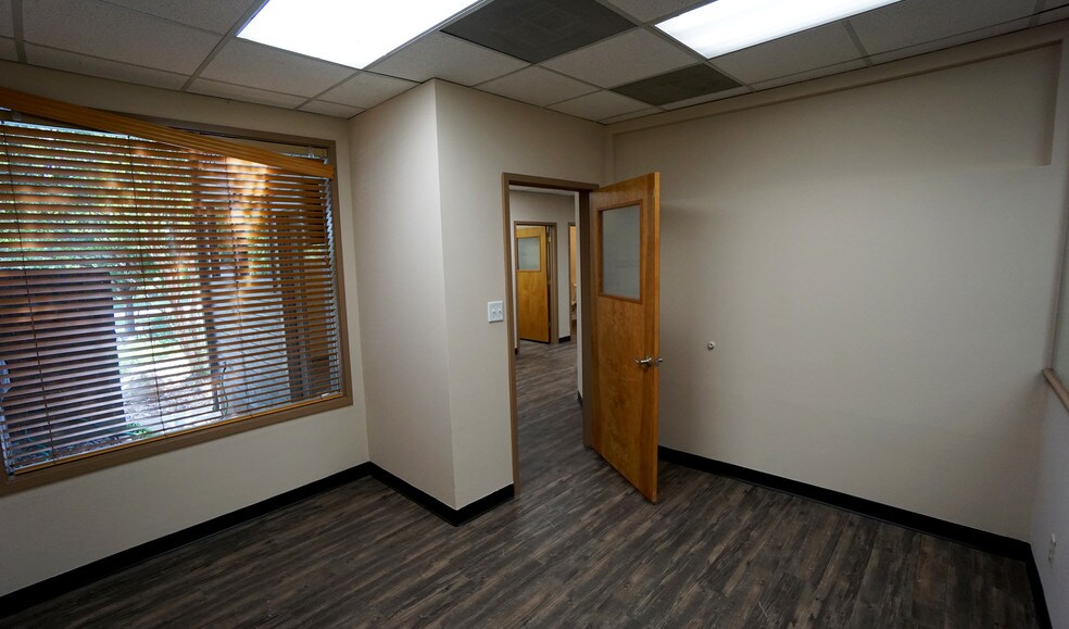 More Photos Of 6700 West Gate Blvd, Austin Medical For Lease