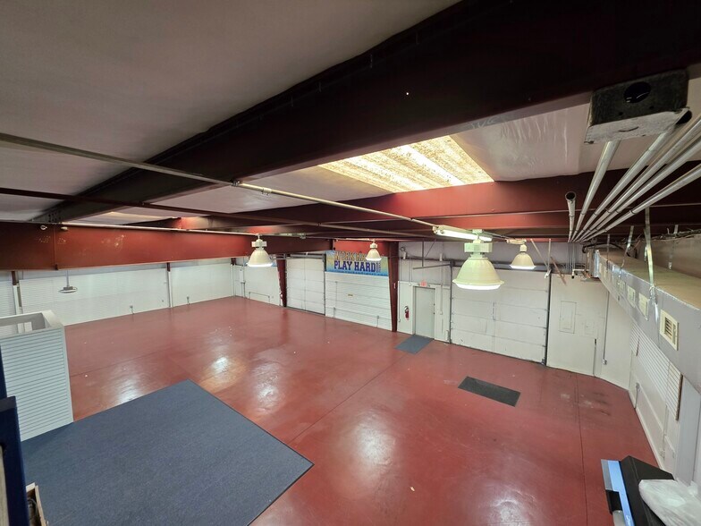 More Photos Of 29 Hunter Rd, Hilton Head Island Warehouse For Lease