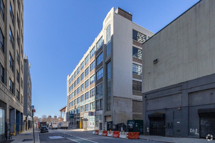 More Photos Of 625 W 55th St, New York Warehouse For Lease