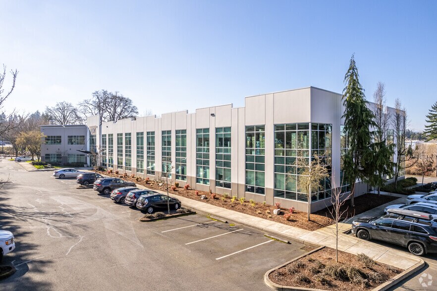 More Photos Of 7650 SW Beveland St, Tigard Office For Lease