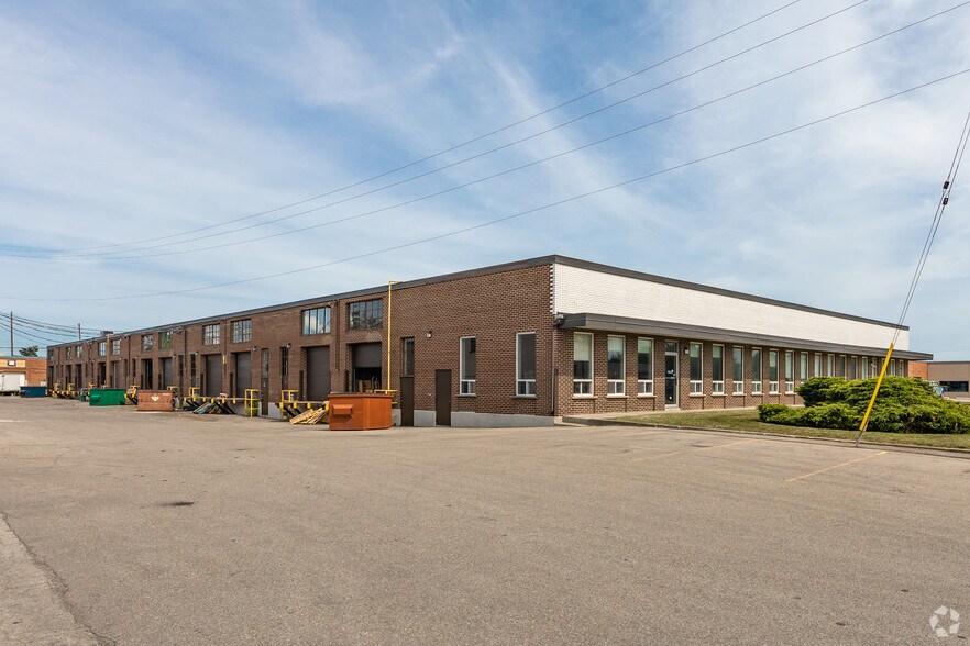 More Photos Of 3171 Lenworth Dr, Mississauga Light Distribution For Lease