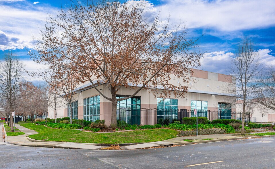 Primary Photo Of 1030 N D St, Sacramento Light Manufacturing For Sale