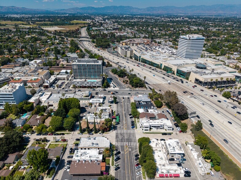 More Photos Of 4557 Sherman Oaks Ave, Sherman Oaks Restaurant For Lease