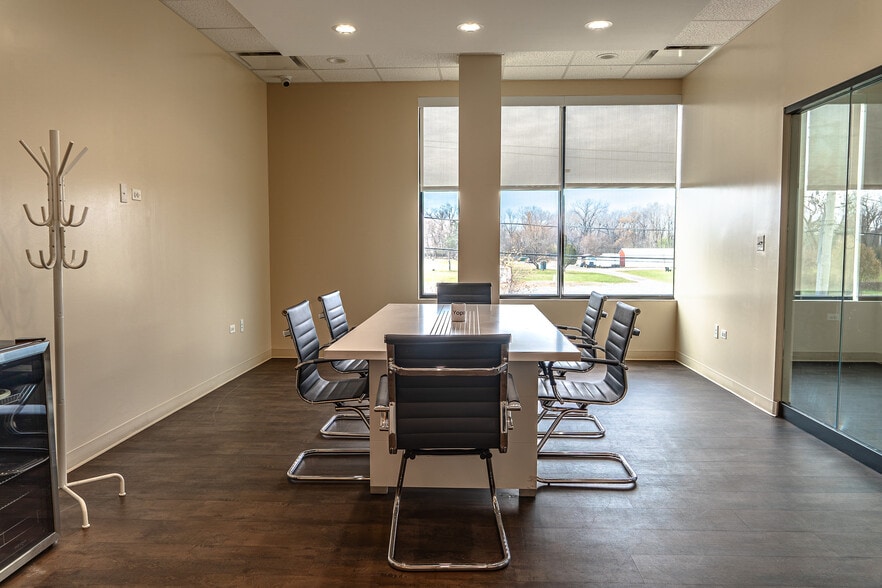 More Photos Of 15131 Kedzie Ave, Markham Warehouse For Sale