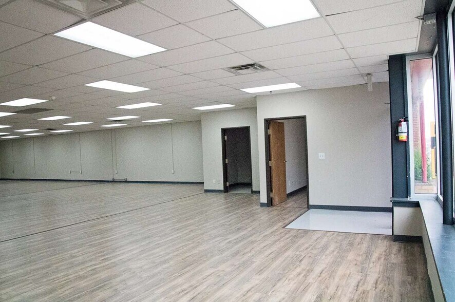 More Photos Of 1509-1521 E 10th St, Sioux Falls Storefront Retail Office For Lease