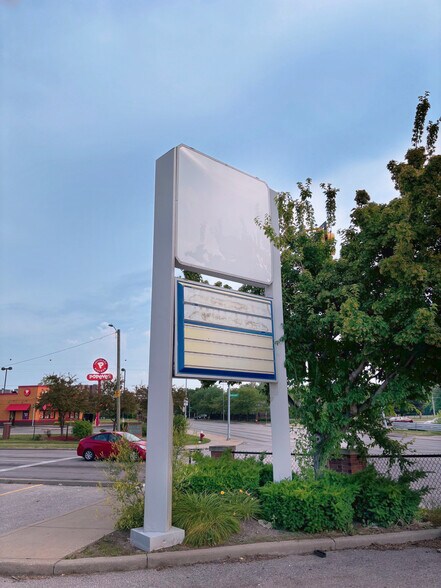 More Photos Of 1525 Cherry St, Toledo Drugstore For Lease