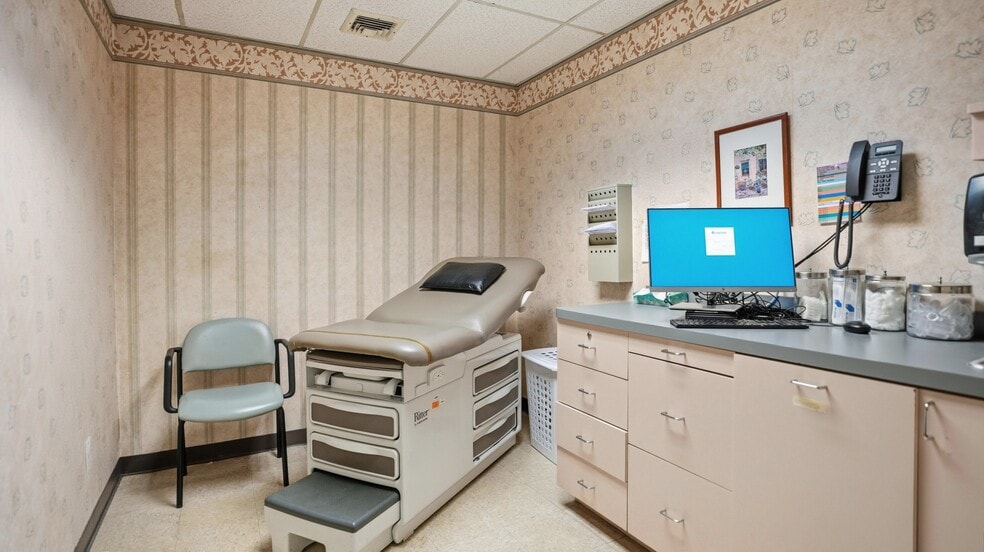 More Photos Of 123 Stewart Ave, Hicksville Medical For Sale