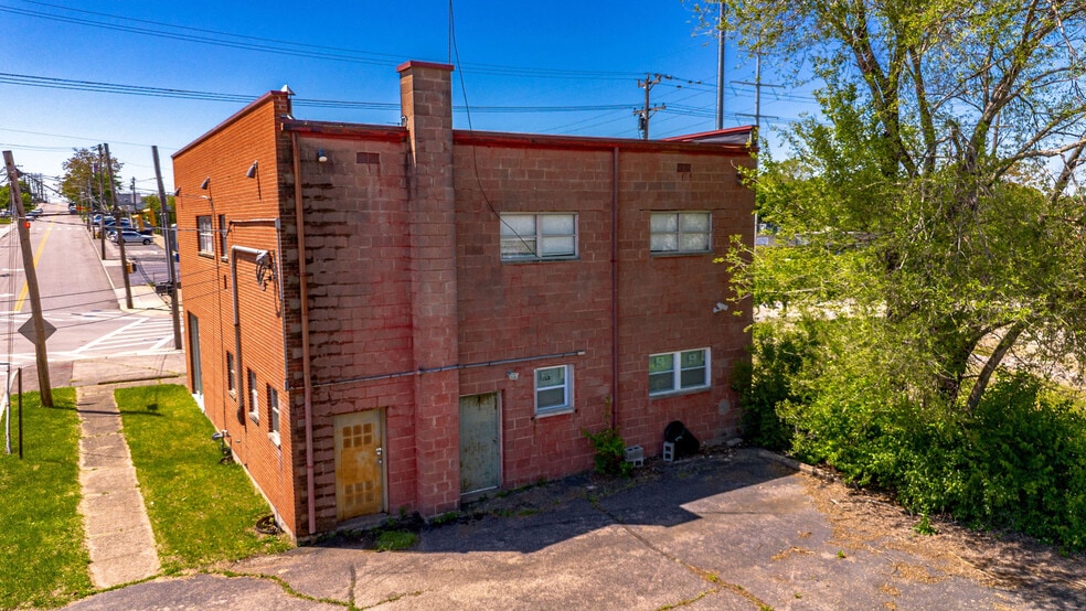 More Photos Of 2198 Losantiville Ave, Cincinnati Storefront Retail Office For Lease