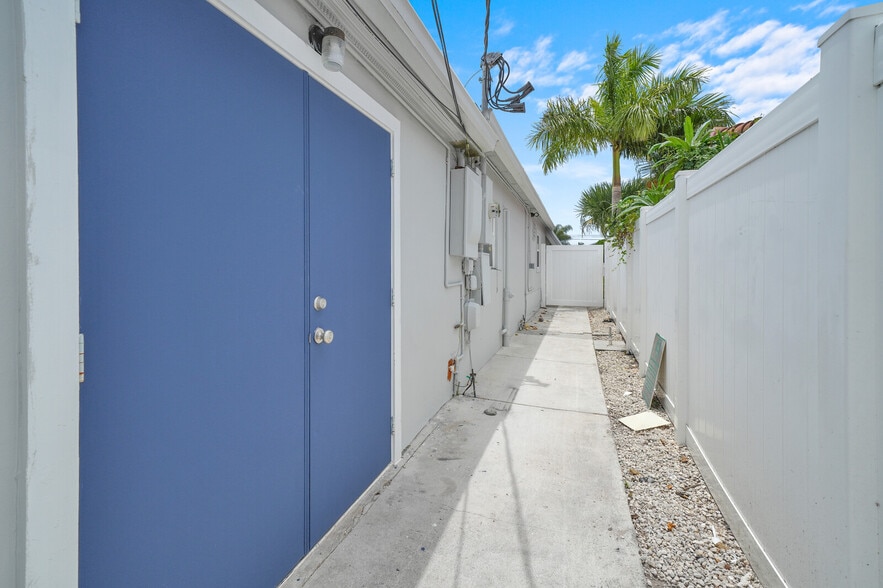 More Photos Of 311 E Commercial Blvd, Oakland Park Freestanding For Sale
