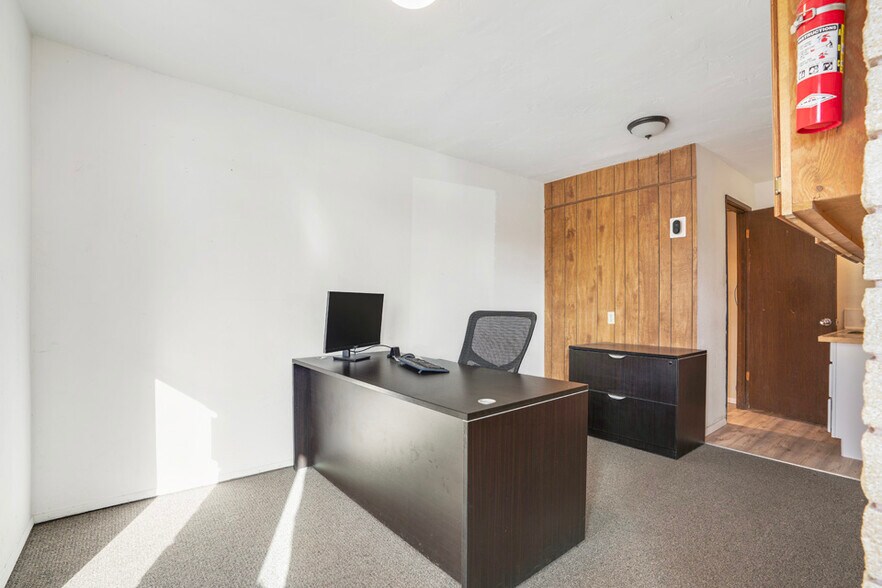 More Photos Of 1149-1159 SW 4th Ave, Ontario Office For Sale