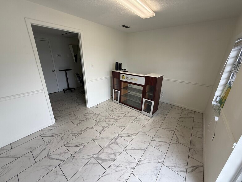 More Photos Of 1804 W Baker St, Plant City Office For Lease